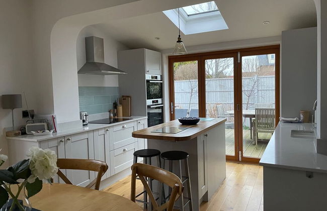 Charming Seaside Cottage - 5-min Walk to Beach - Photo 16