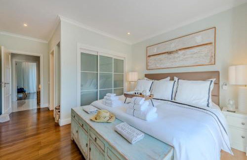 5 star Luxury Palmview apartment with large terrace and communal pool - Foto 24