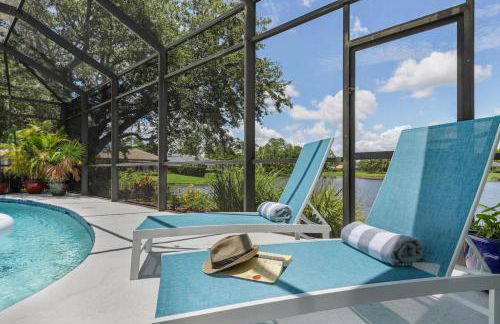 Villa Tropicana Luxury pool home. Gated community - Photo 36