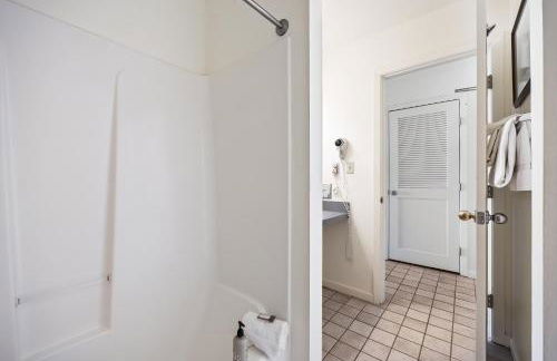 Cozy King Studio w/Lake View #145 at Donner Lake Village - Foto 13