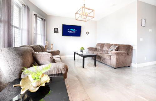 Large-Group Ready 8BR Home Near Niagara Falls & Casino - Foto 31