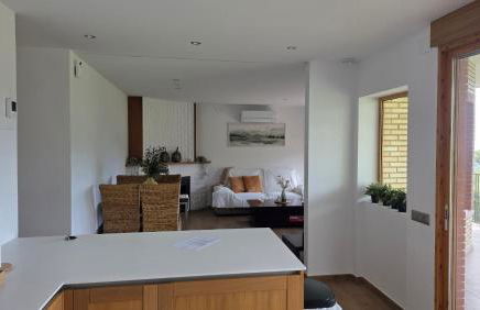 casa y piscina en un parque natural - Photo 5