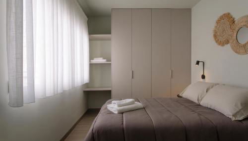 Joyma Boutique Apartments - Photo 4, towels, wardrobe