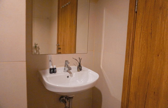 Cozy Studio Apartment At LRT City Jatibening - Foto 15