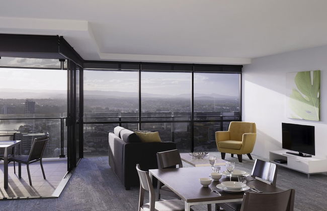 Mantra Circle on Cavill - Photo 25