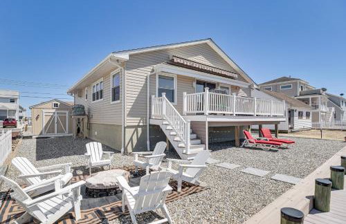 Bayfront Home with Boat Dock and Deck in Forked River - Foto 2