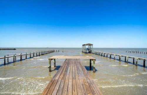 Bayfront Home with Private Pool, Pier, and Firepit - Foto 13