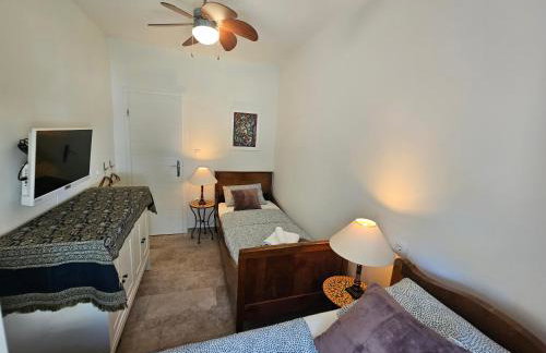 The Three Flowers Pool House - Foto 28