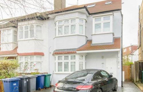 A beautiful Two Bedroom Flat with Garden & Parking - Photo 8