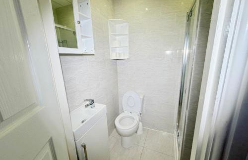 Comfortable 4BR House Ideal for Families & Workers - Foto 19