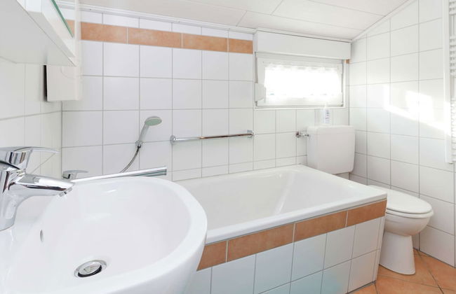 Ruhiger Bungalow am Hennesee mit Terrasse - Photo 18