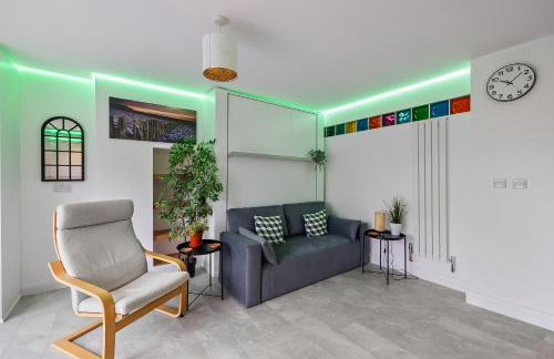 Substantial 5 bedroom townhouse with disabled access apartment, private off road parking space with EV point from 15th April 26, jaccuzi bath, Netflix and Wifi, near Argyle, boutique shops eateries and pubs - Foto 2