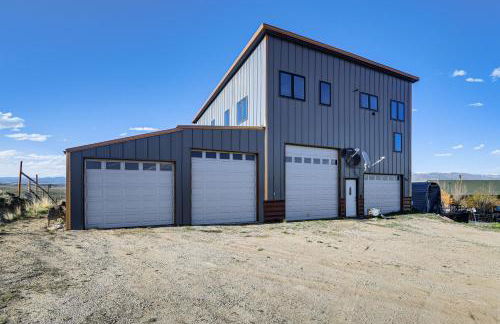 5 Mi to Lake Secluded Pinedale Retreat with Sauna! - Photo 2