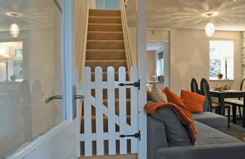 Cosy terrace cottage built into the mountain side. - Foto 13