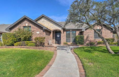 Luxe Midland Retreat with Patio, Grill and Yard! - Foto 3