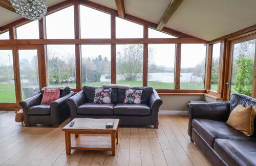 Manor Wood - Photo 9