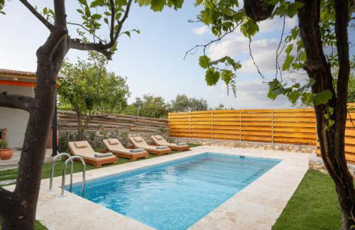 The Olive Mill House - Luxe Villa, Classic Charm - Foto 14