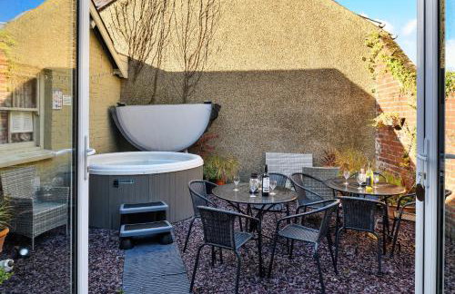 Finest Retreats - Awelon - Large Cottage to sleep 10 with Hot Tub - Foto 4