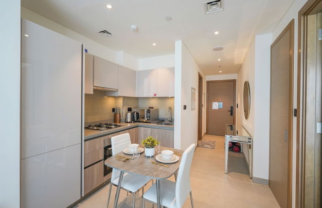 Yogi - Bright Apartment With Panoramic CityScape Views - Photo 8