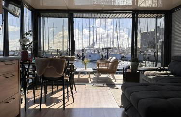 Hausboot mit Motorboot - Foto 1