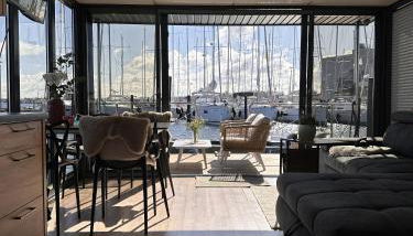 Hausboot mit Motorboot - Foto 1