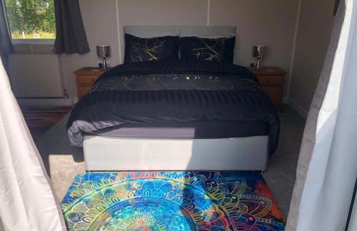 Couple’s Lodge With Hot Tub - Foto 17