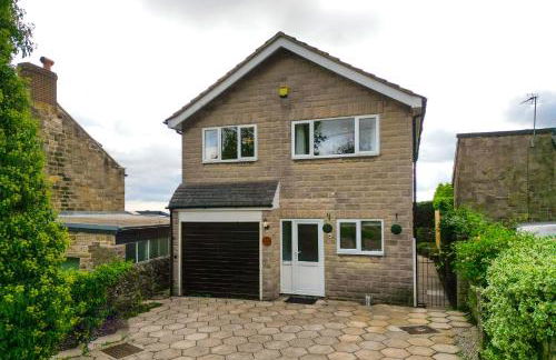 Spacious 4 Bed Holiday Home with Hot Tub & Parking near Matlock Peak District - Foto 9