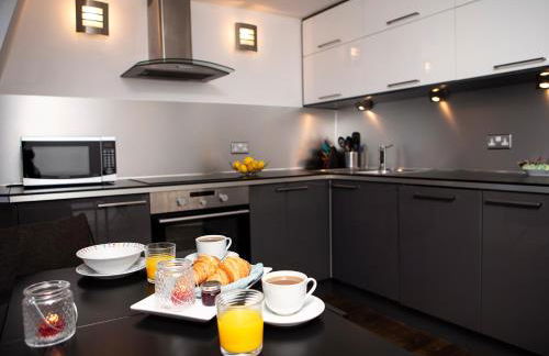 Apt 3, Trafalgar Sq Duplex, 3rd & 4th floor by Indigo Flats - Photo 7