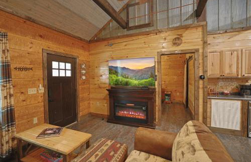 2BR Fishing Cabin w Fire Pit, Hot Tub, EV Charger - Foto 9