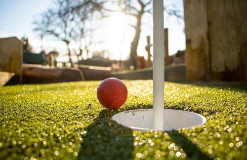 Rated Superb - Award-Winning Family Holiday Park - Live Shows, Themed Events, and Activities for All Ages, Day and Night - WiFi, Netflix, Linens - Gym, Sauna - Spotless, Quiet, Secluded, Parking - Restaurant, Shop, Bar - Foto 27