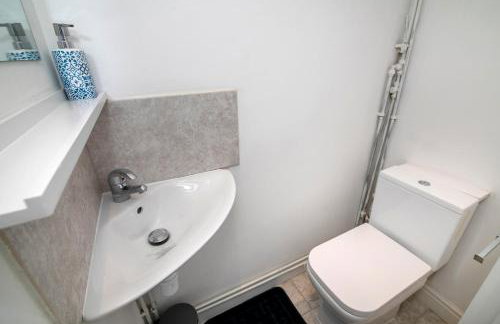 Sittingbourne Lodge, free car park - 4 Cars - Photo 24