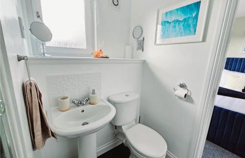 Modern 5 Bedroom Townhouse with Free Parking - Foto 47