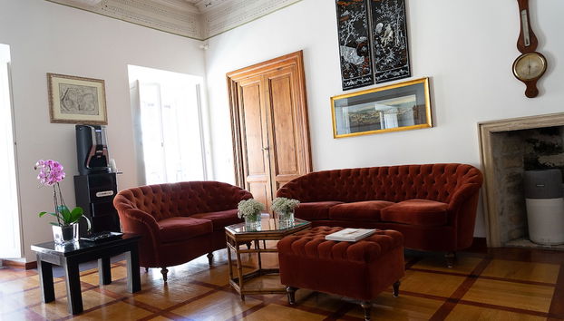 Check-in/check-out kiosk