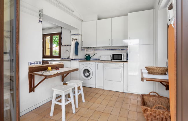 JOIVY 3-BR Cottage w/Terrace & Garden in Colares - Foto 13