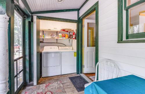 Torch Lake Getaway with Private Beach and Boat Dock! - Foto 21