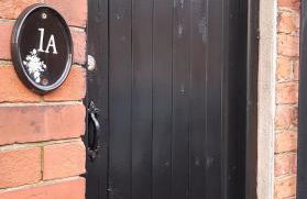 Cosy Apartment in Private Courtyard - Photo 11