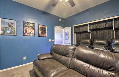 Family Gem in Phoenix with Saltwater Pool and Theater - Foto 21