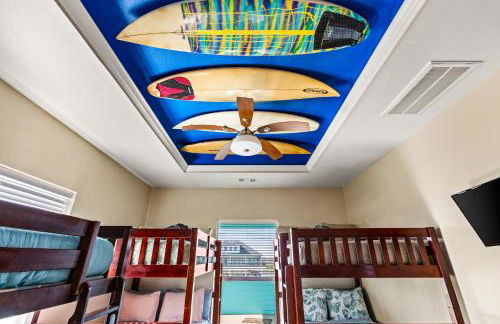 Beachfront Hideaway! Luxury Beachfront, SwimSpa, Game Room, Firepit by Bolivar Vacations - Foto 50