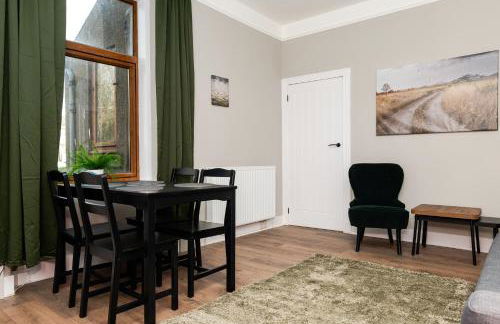 2 Bedroom Flat - Free Parking - by Holiday Homes - Foto 18