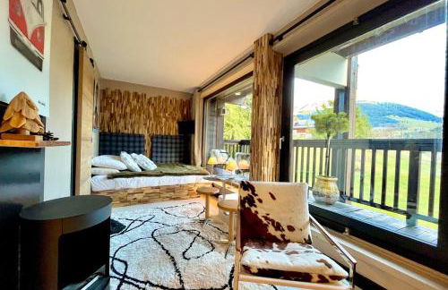 Bright apartment with balcony and pool - Photo 13