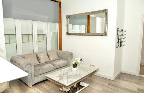 Ground Floor 2 Bedroom Apartment Southsea - Free Parking - Foto 2