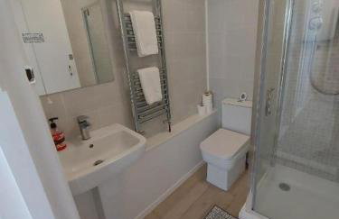 OceanNest-3 Bedroom Apartment free parking, EV 22kW - Foto 16