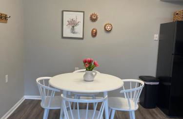 The Deannie Apt #6 - Simple and Homey 2bd w/ WiFi - Foto 3