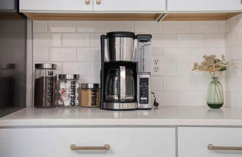 Cozy & Elegant Gem Fenced Yard BBQ & Games - Foto 22