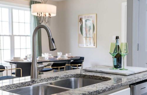 Raleigh Retreat w Fire Pit Patio & Workspace - Foto 13