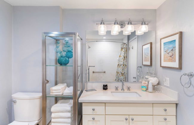 Oceanfront w/ Game Room, Fire Pit, Panoramic Views Angels Landing by Avantstay - Photo 13