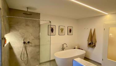 Seenland-Studio I 75 qm I Boxspringbett I Garten I Luxus-Bad - Foto 3, Shower