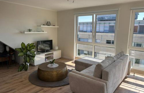Zentrales, modernes Apartment mit Balkon, Küche & Garage - Foto 3