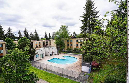 Modern Microsoft Redmond Campus Condo with Balcony - Foto 23