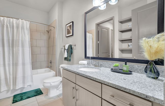 Ebony Ivory Midtown King Bed - Foto 20